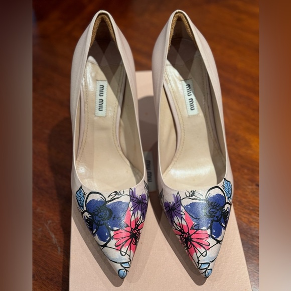 ⭐️Host Pick⭐️ Never worn Authentic Miu Miu pumps sz 38 - Picture 2 of 8